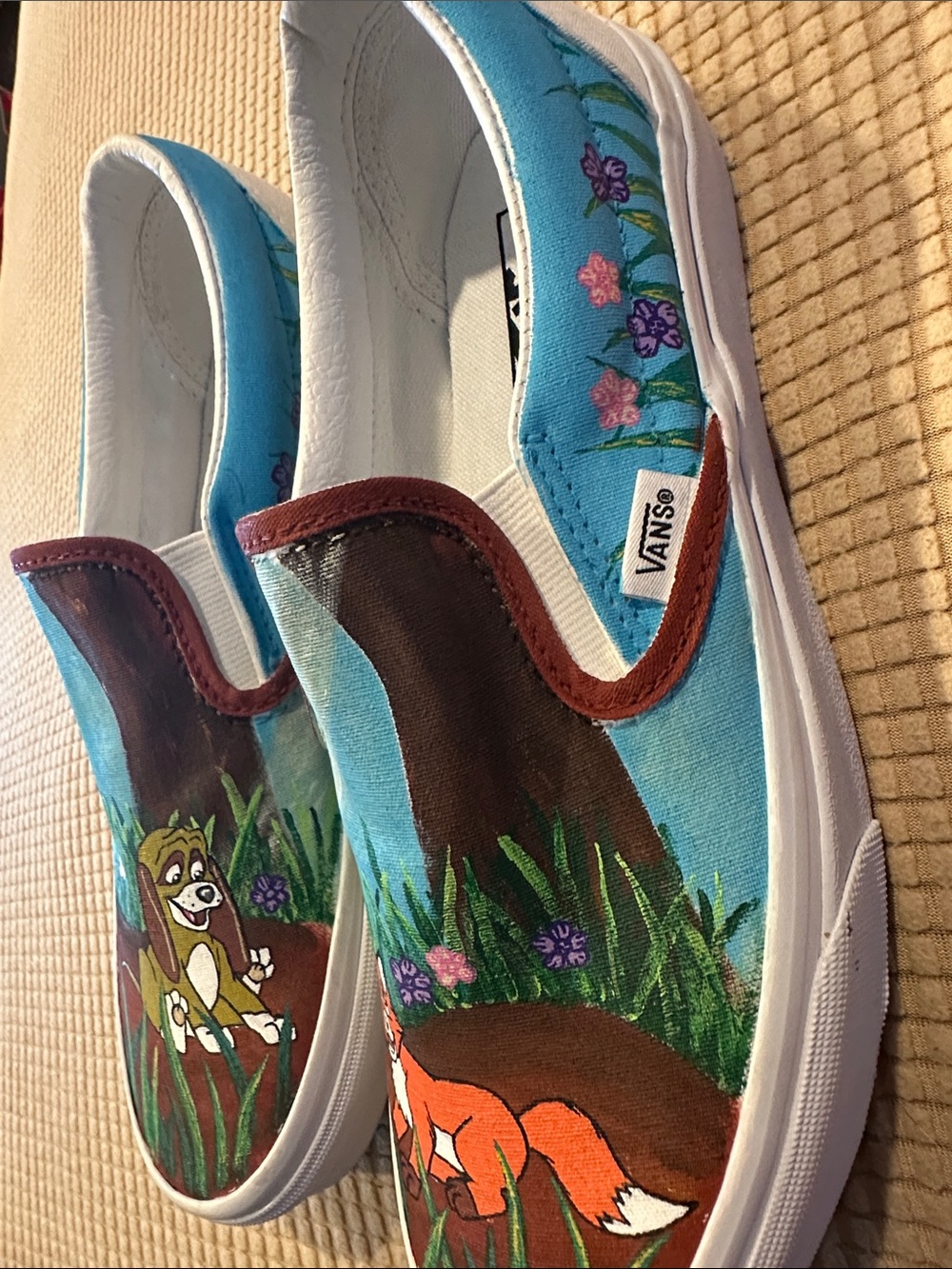 Hand-Painted The Fox and The Hound Vans - Picture 4 of 8